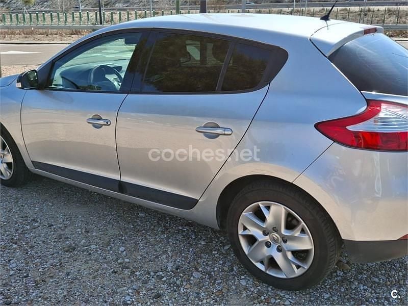 Usado Renault Mégane 110 CV (80 kW) 2012 Gris / plata Berlina