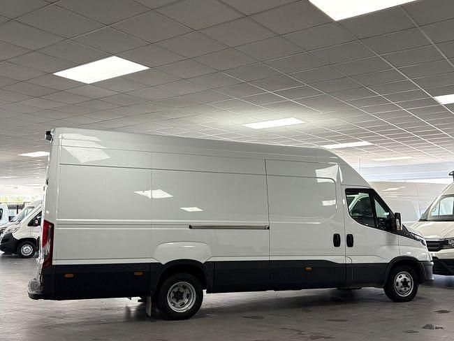 Usado Iveco Daily 180 CV (132 kW) 2022 Blanco Berlina