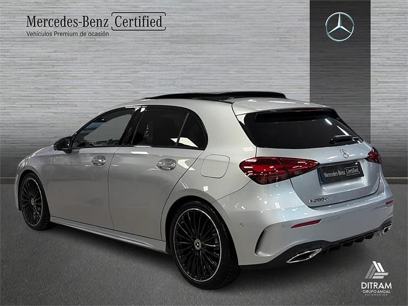 Usado Mercedes A200 AMG line 150 CV (110 kW) 2024 Gris / plata Berlina