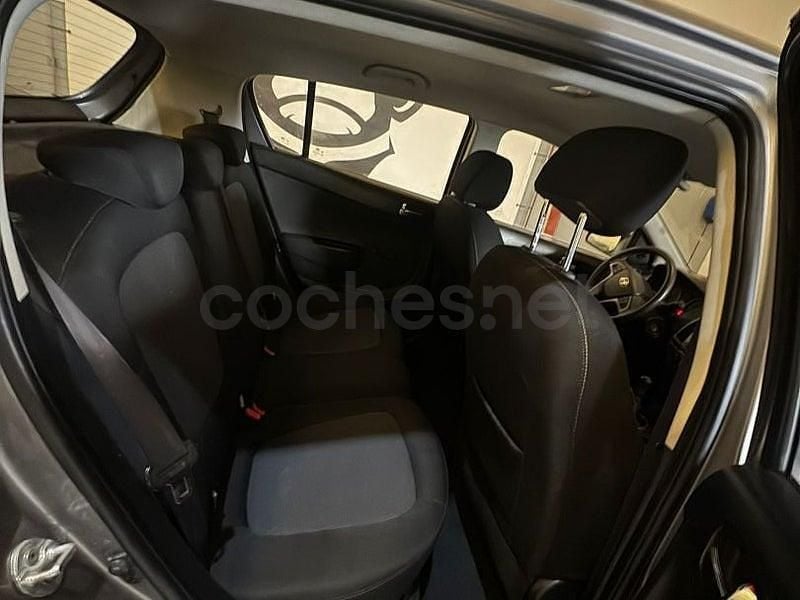 Usado Hyundai i20 Classic 78 CV (57 kW) 2012 Gris / plata Utilitario