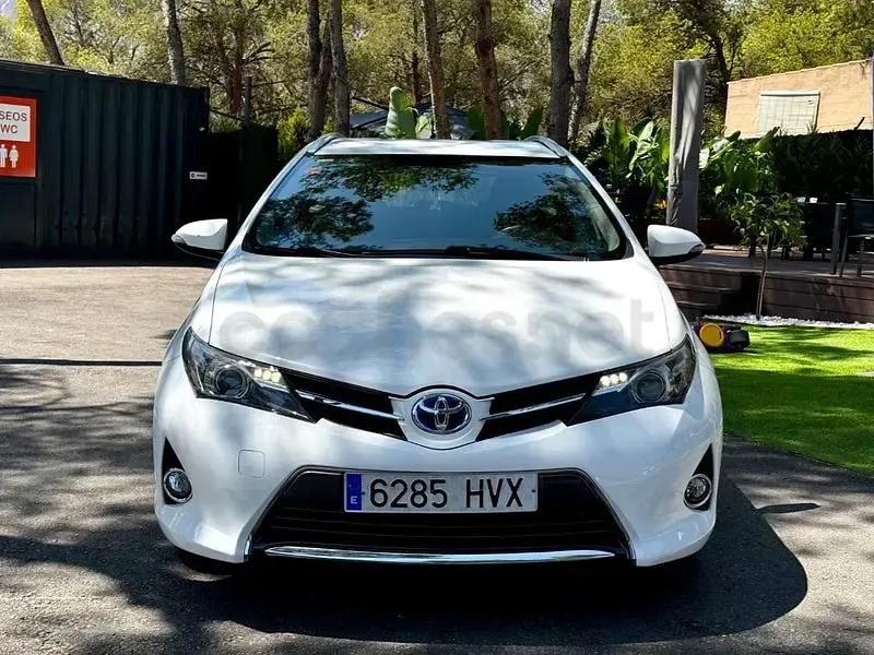 Usado Toyota Auris Hybrid Active 136 CV (100 kW) 2013 Blanco Familiar