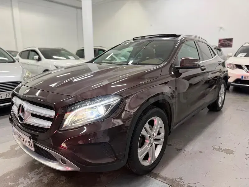 Usado Mercedes GLA200 Urban 136 CV (100 kW) 2015 Marrón SUV