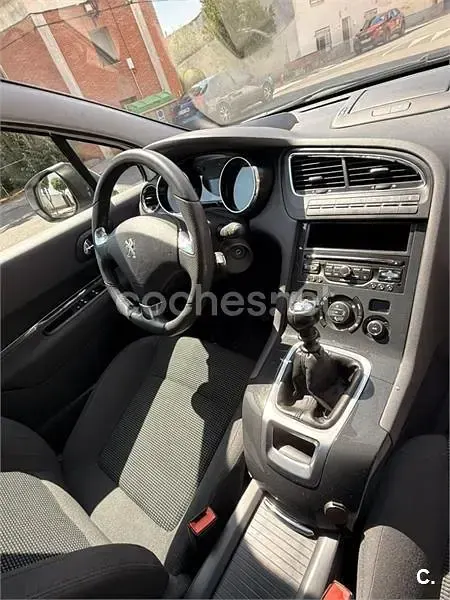 Usado Peugeot 5008 Style 130 CV (95 kW) 2016 Blanco Monovolumen