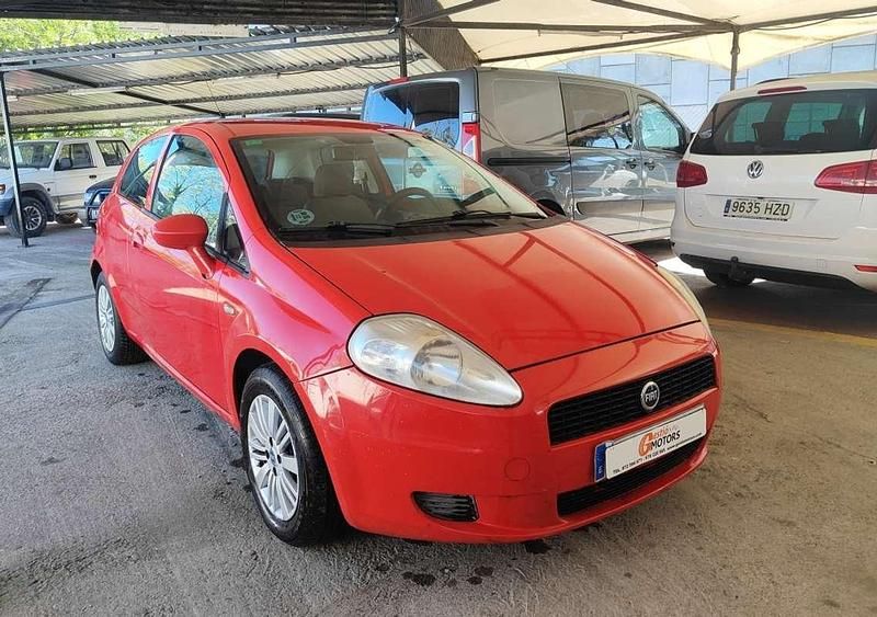Usado Fiat Punto Dynamic 70 CV (51 kW) 2006 Rojo Utilitario