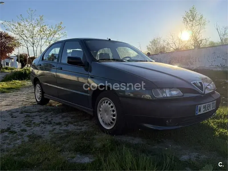 Usado Alfa Romeo 146 103 CV (75 kW) 1997 Verde Utilitario