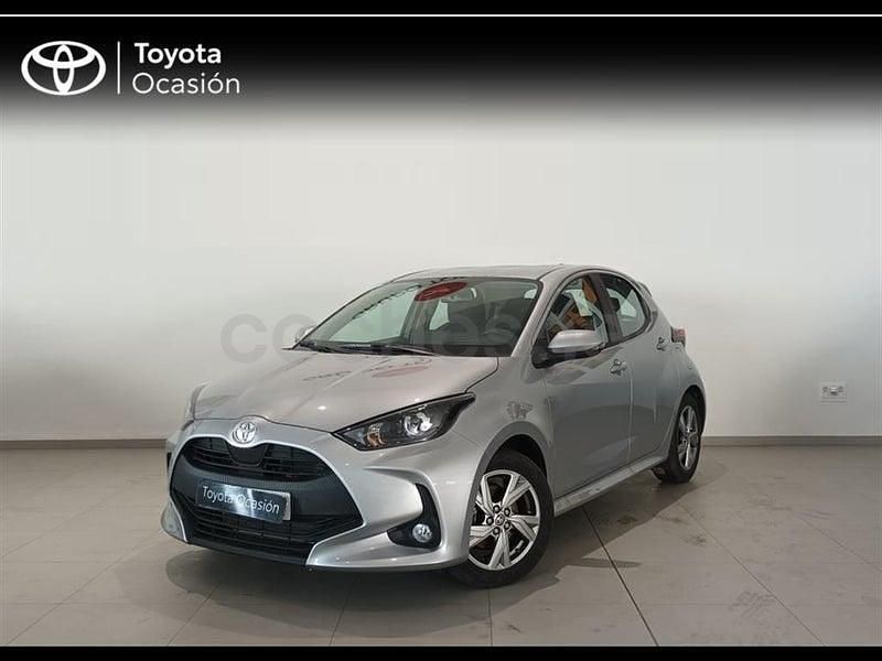Usado Toyota Yaris Hybrid Active 116 CV (85 kW) 2025 Gris / plata Berlina