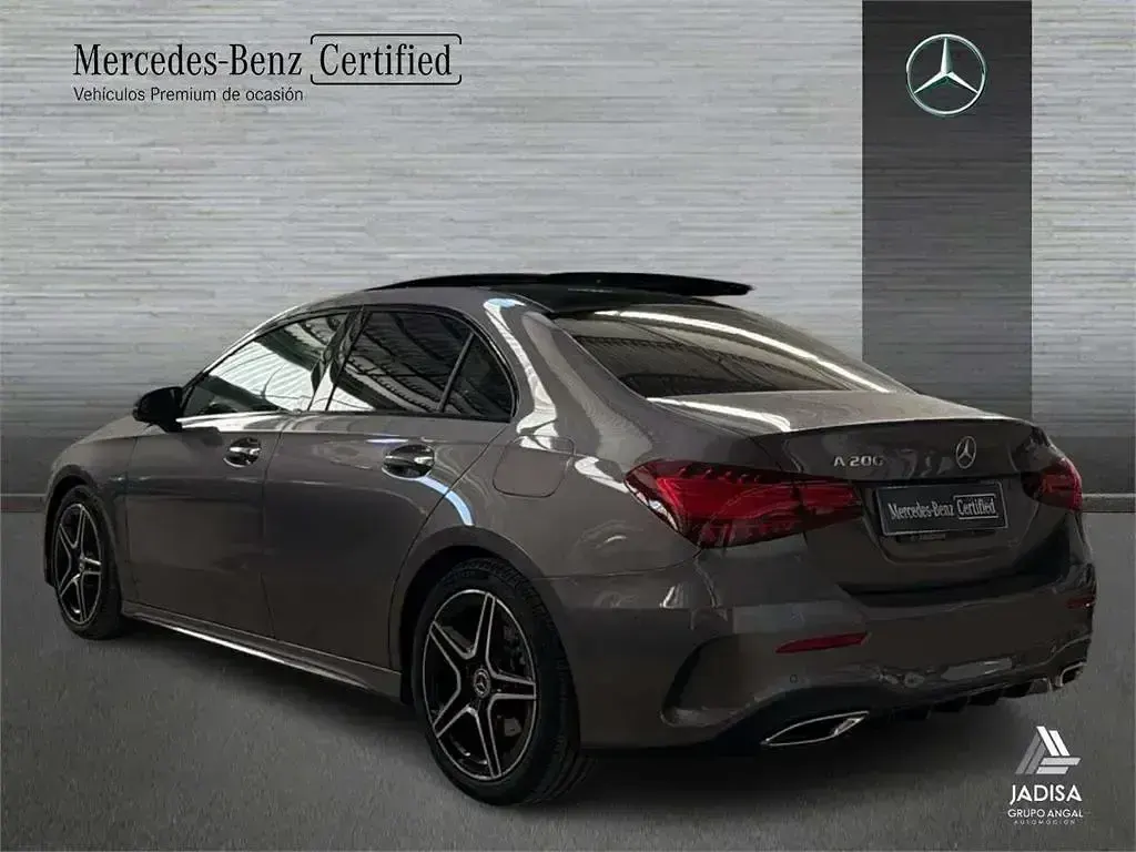 Usado Mercedes A200 163 CV (119 kW) 2025 Gris montaña Berlina
