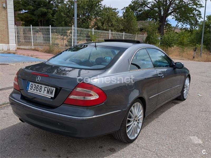 Usado Mercedes CLK240 Avantgarde 170 CV (125 kW) 2003 Gris / plata Coupe