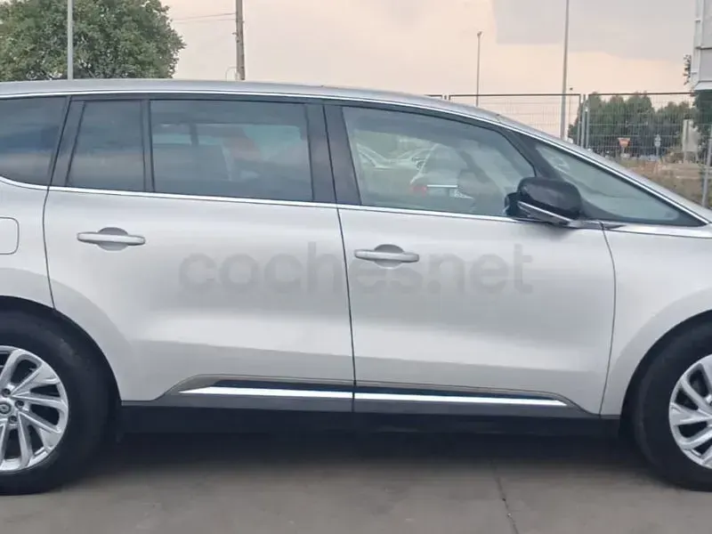 Usado Renault Espace Zen 160 CV (117 kW) 2015 Gris / plata Monovolumen