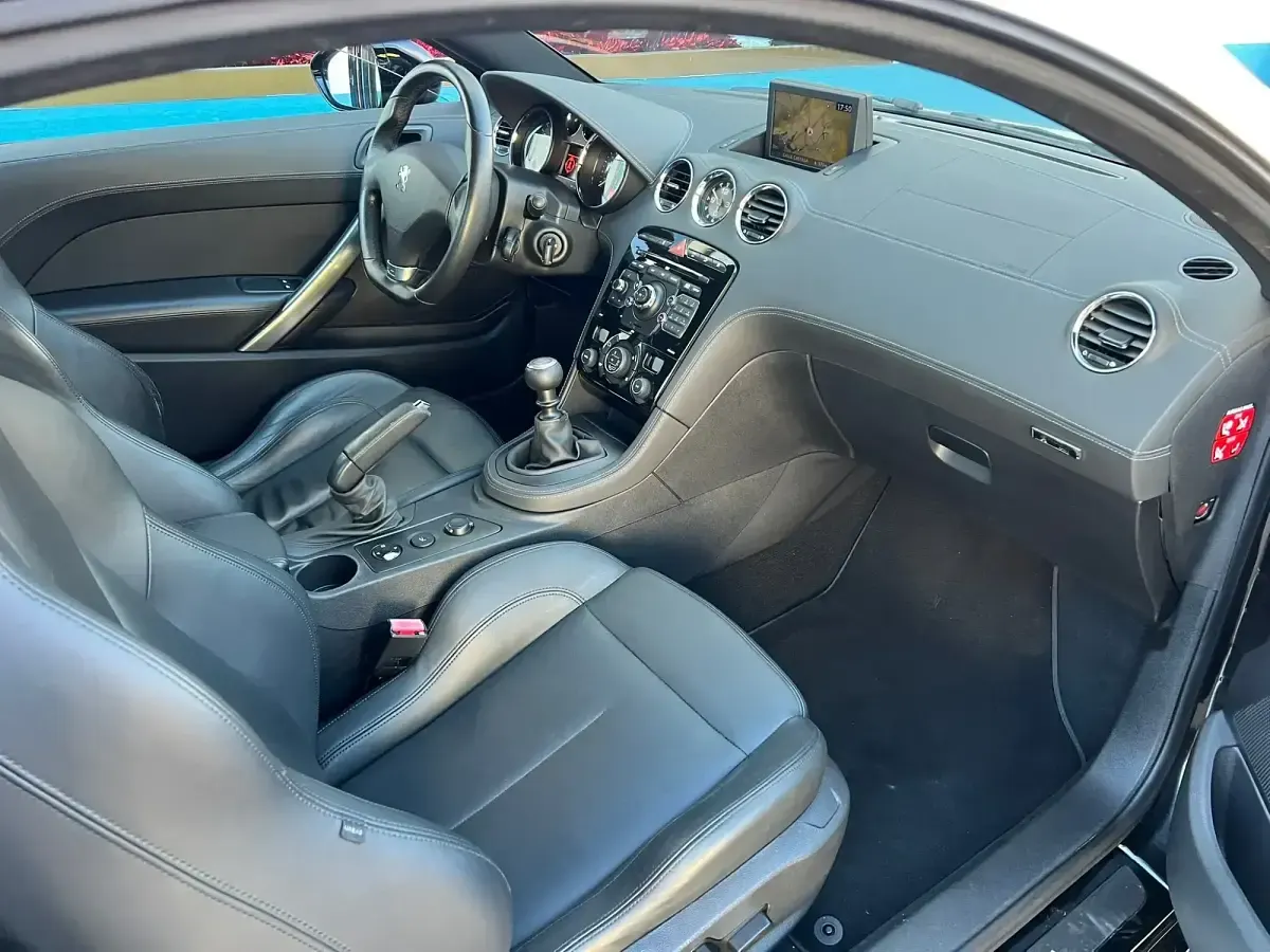 Usado Peugeot RCZ 200 CV (147 kW) 2011 Negro Coupe