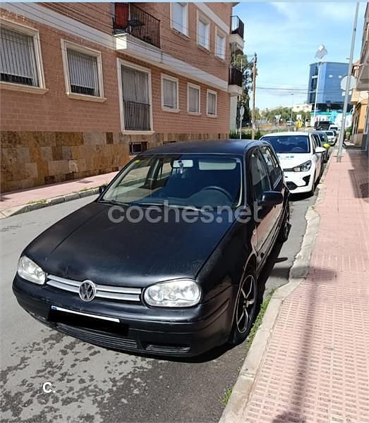 Usado VW Golf IV 100 CV (73 kW) 2003 Negro Berlina