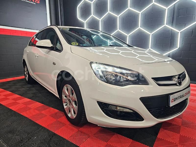 Blanco Usado 2015 Opel Astra Business Familiar | 6590 € (Caro) - Imagen 1/4