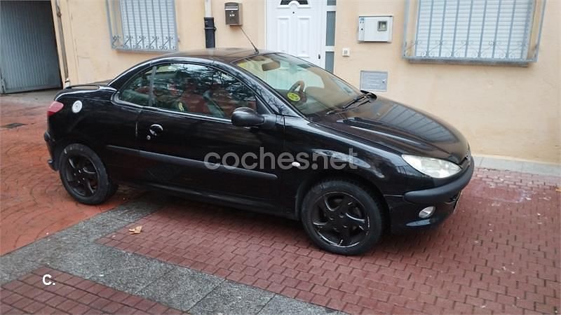 Negro Usado 2002 Peugeot 206 Descapotable | 1800 € (Buen precio) - Imagen 1/4