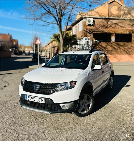 Usado Dacia Sandero Stepway 90 CV (66 kW) 2015 Blanco Berlina