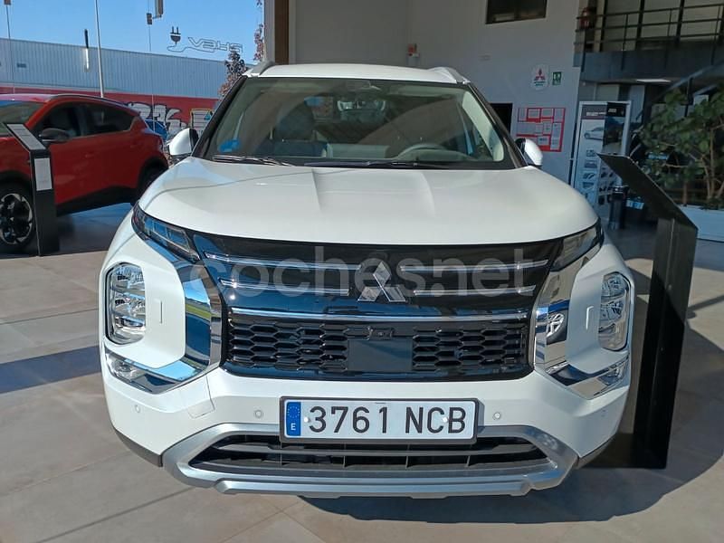 Blanco Nuevo 2025 Mitsubishi Outlander P-HEV SUV | 46.500 € (Precio justo) - Imagen 1/4