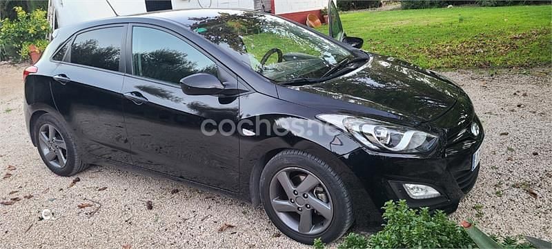 Negro Usado 2015 Hyundai i30 Berlina | 6000 € (Buen precio) - Imagen 1/4