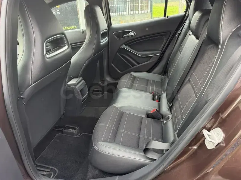 Usado Mercedes GLA200 Urban 136 CV (100 kW) 2014 Marrón SUV