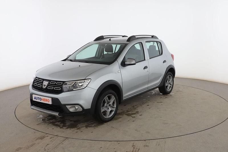 Gris Usado 2019 Dacia Sandero Essentiel Utilitario | 12.099 € (Precio justo) - Imagen 1/3