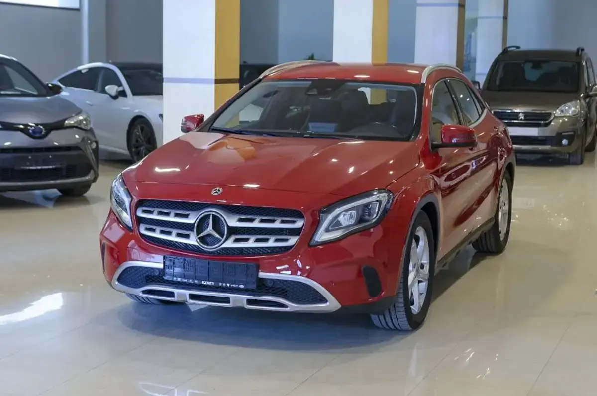 Usado Mercedes GLA220 Urban 177 CV (130 kW) 2017 Rojo SUV