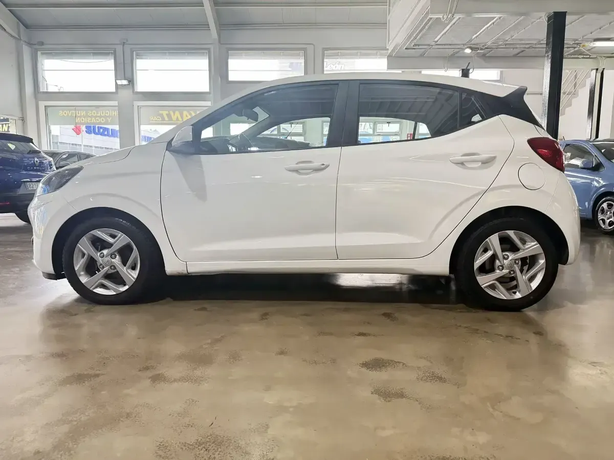 Usado Hyundai i10 67 CV (49 kW) 2023 Blanco Utilitario