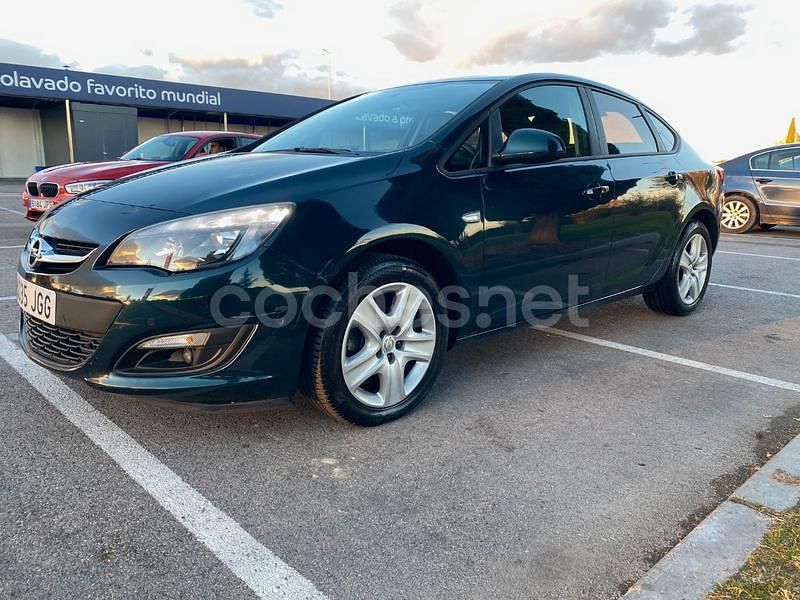Verde Usado 2015 Opel Astra Elegance Berlina | 8300 € (Buen precio) - Imagen 1/4