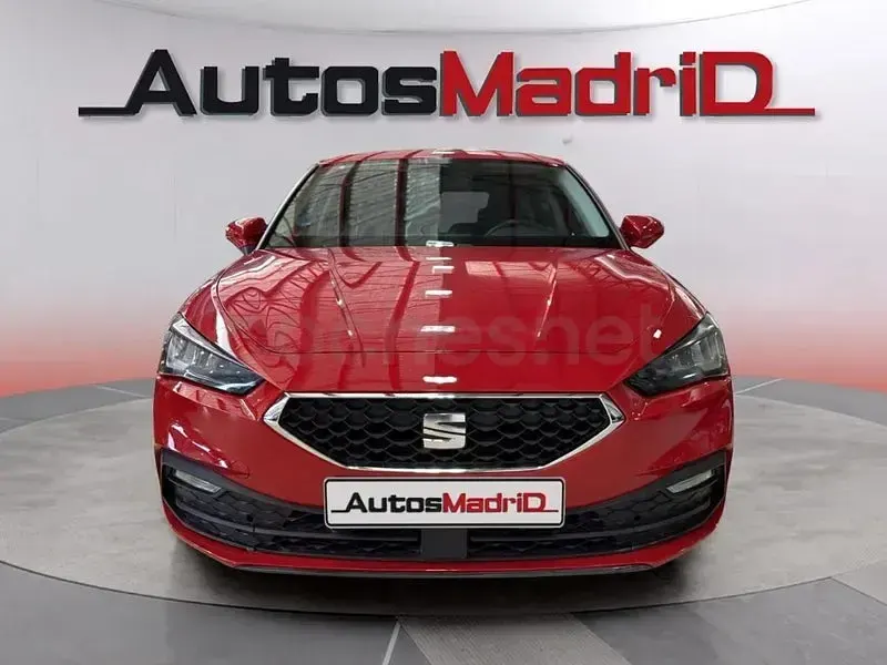 Usado Seat Leon Style 110 CV (80 kW) 2021 Rojo Berlina