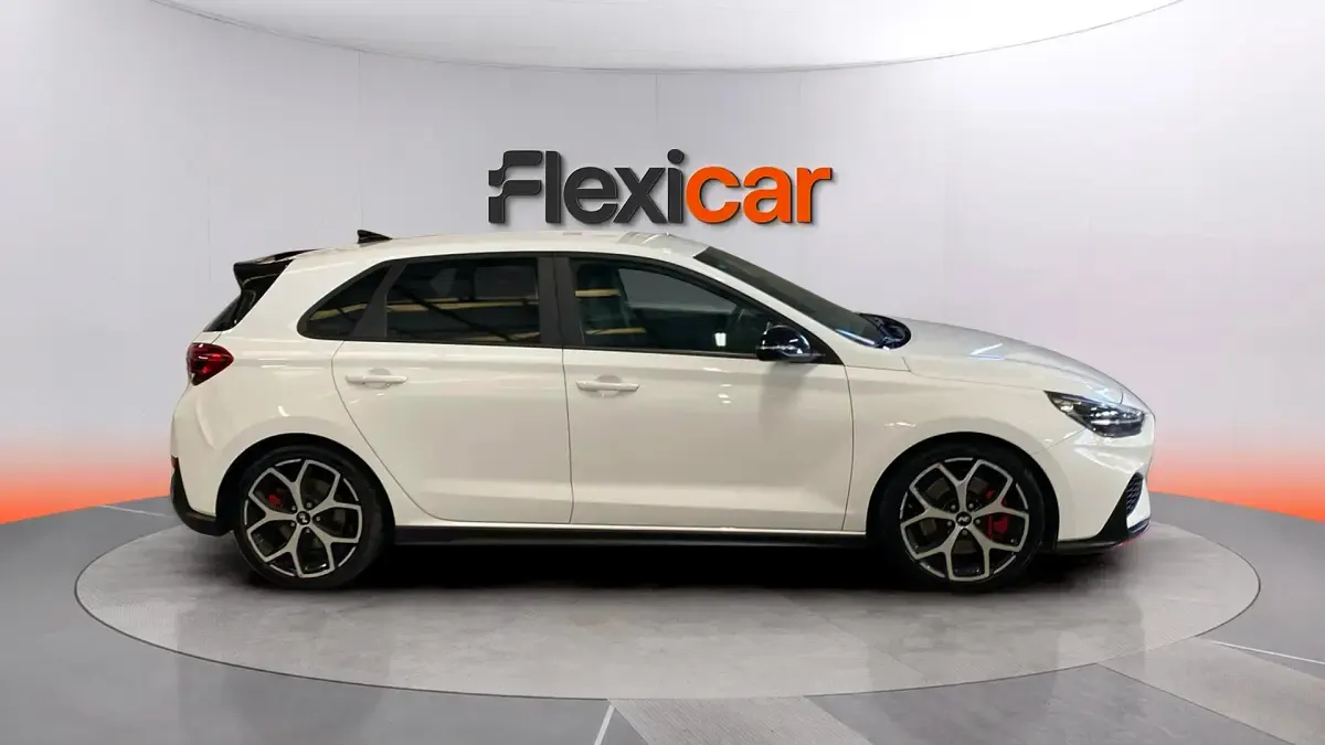 Usado Hyundai i30 250 CV (183 kW) 2022 Blanco Berlina