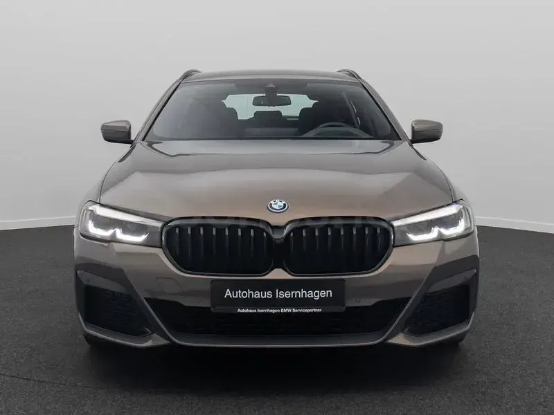 Usado BMW 530e Comfort Edition 292 CV (214 kW) 2022 Gris / plata Familiar