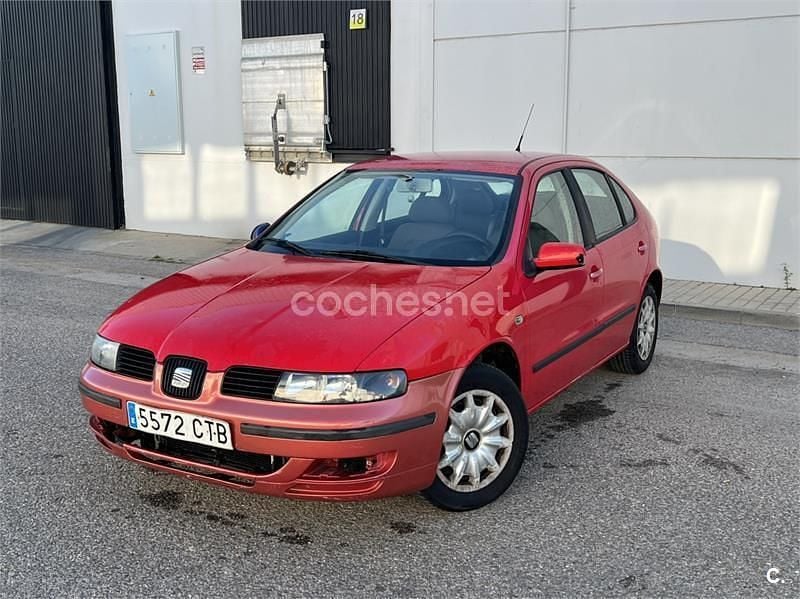 Usado Seat Leon 90 CV (66 kW) 2003 Rojo Utilitario
