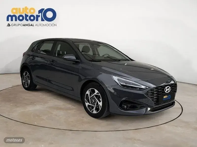 Usado Hyundai i30 100 CV (73 kW) 2024 Gris Berlina