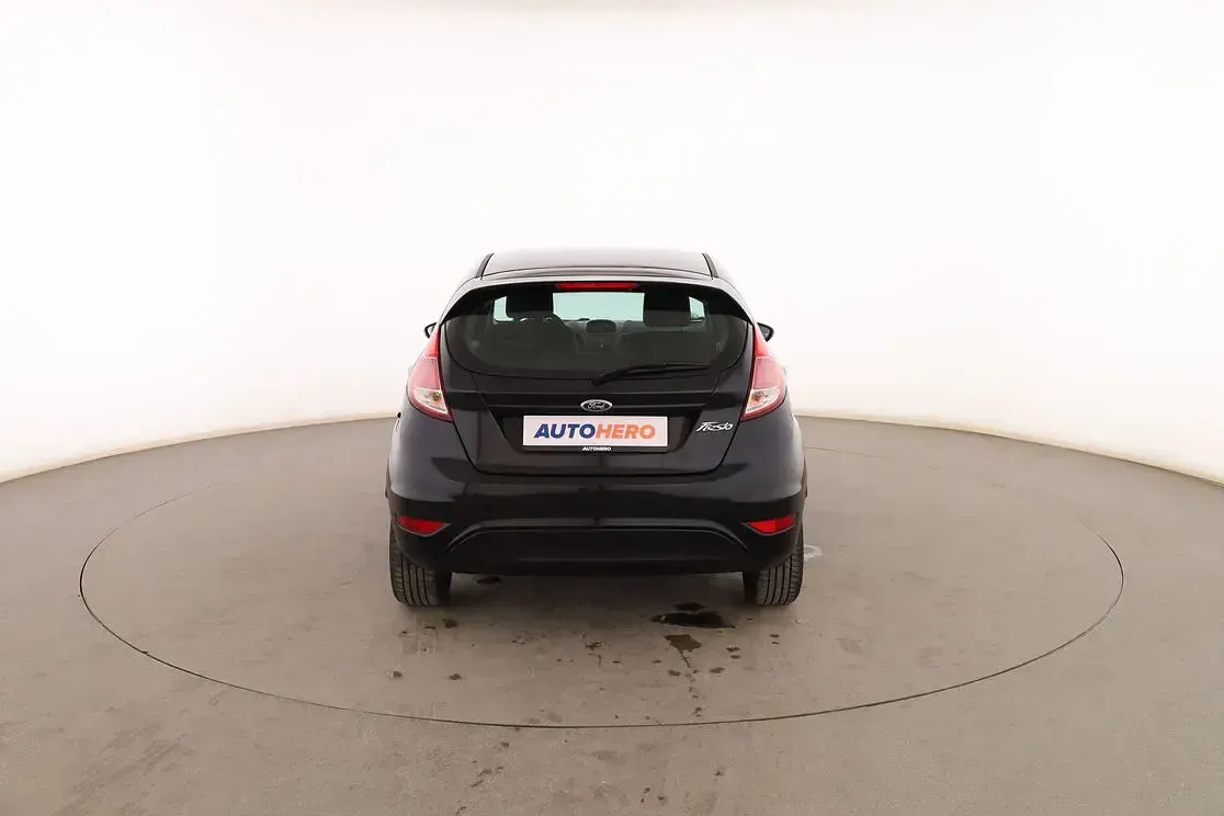 Usado Ford Fiesta Trend 82 CV (60 kW) 2016 Negro Utilitario