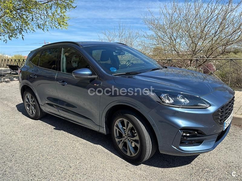 Usado Ford Kuga ST-Line 183 CV (134 kW) 2023 Azul SUV