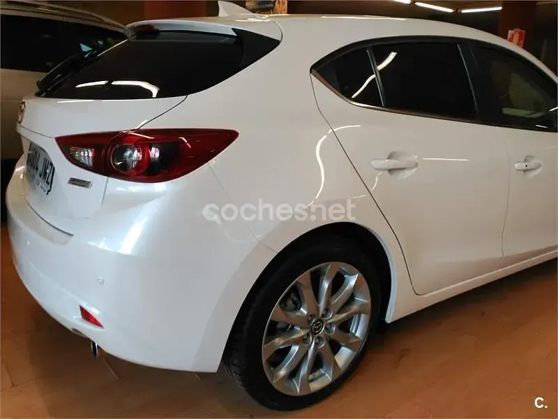 Usado Mazda 3 Luxury 120 CV (88 kW) 2016 Blanco Berlina