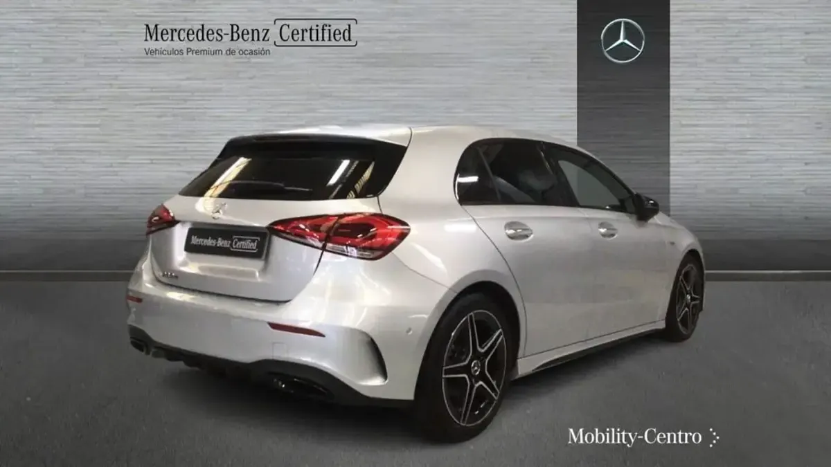 Usado Mercedes A200 AMG line 150 CV (110 kW) 2022 Iridiumsilber  metalliclack Berlina