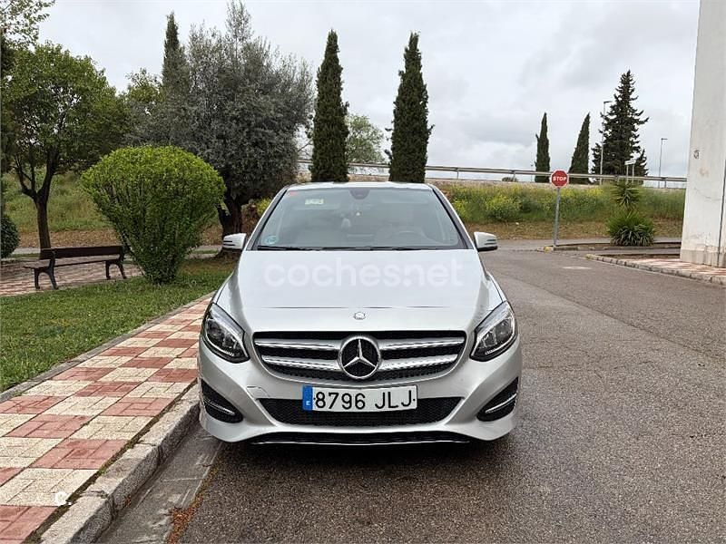 Usado Mercedes B200 136 CV (100 kW) 2016 Gris / plata Utilitario