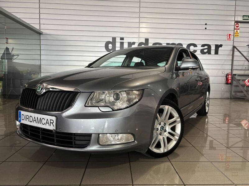Usado Skoda Superb Ambition 170 CV (125 kW) 2009 Gris / plata Berlina