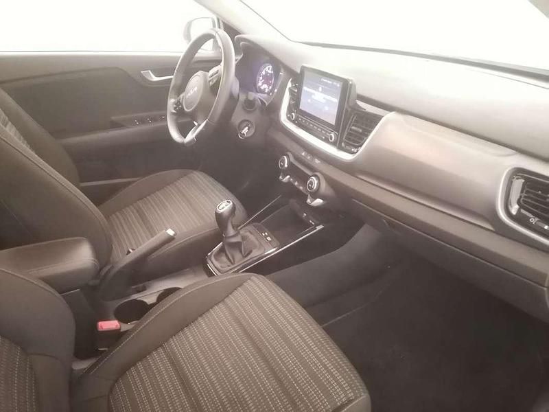 Usado Kia Stonic 101 CV (74 kW) 2024 Blanco SUV