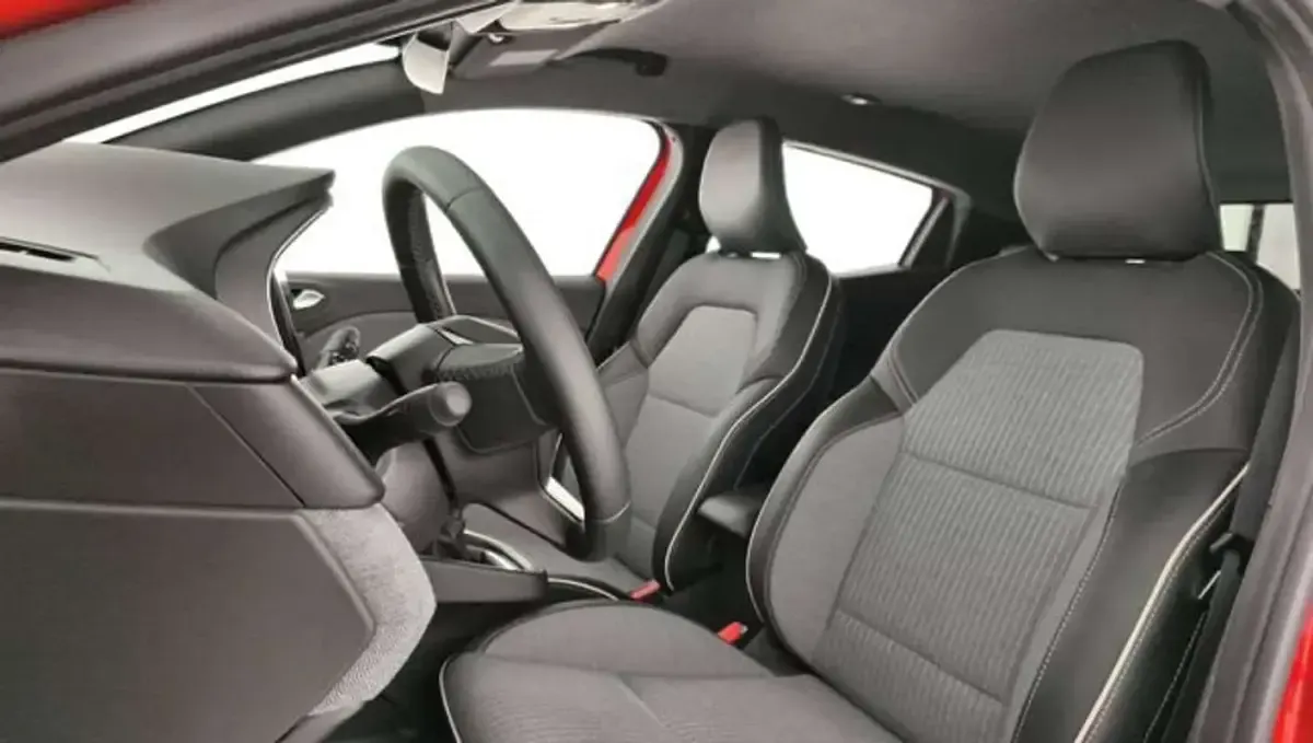 Usado Renault Clio V Techno 101 CV (74 kW) 2025 Rojo Berlina