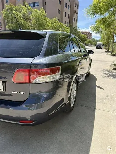 Usado Toyota Avensis Active 147 CV (108 kW) 2009 Azul Familiar