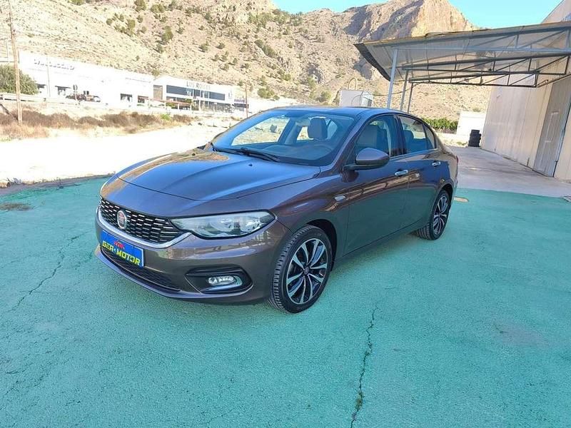 Usado Fiat Tipo Lounge 95 CV (69 kW) 2016 Marrón Berlina