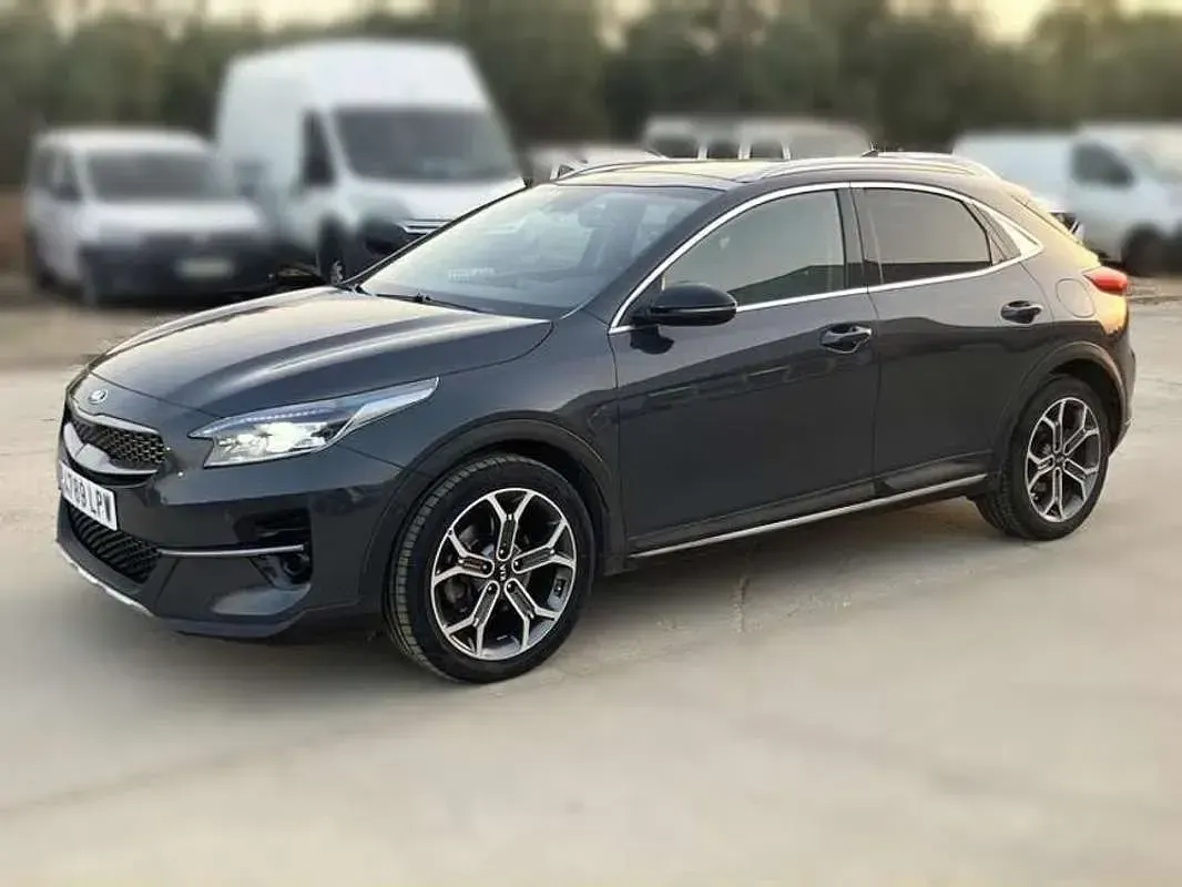 Usado Kia XCeed 136 CV (100 kW) 2021 Gris SUV
