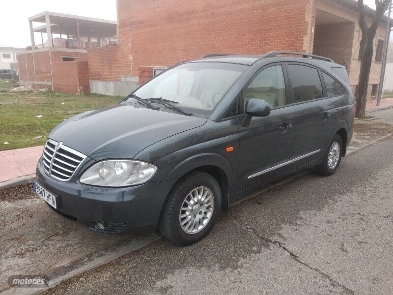 Gris Usado 2011 Ssangyong (KGM) Rodius Limited Monovolumen | 8900 € - Imagen 1/4