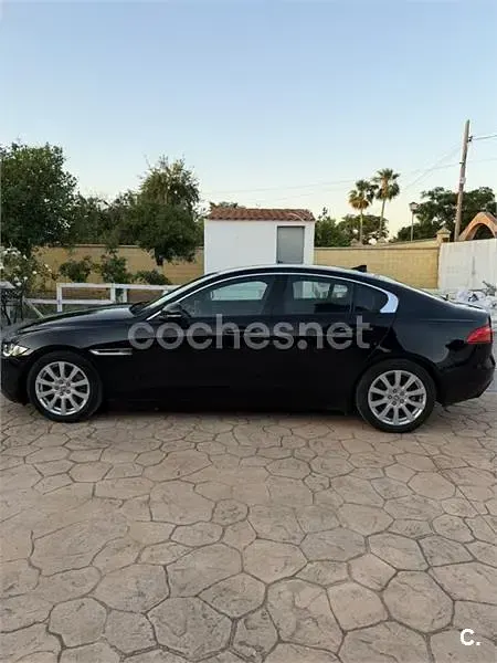 Usado Jaguar XE Prestige 180 CV (132 kW) 2017 Negro Berlina