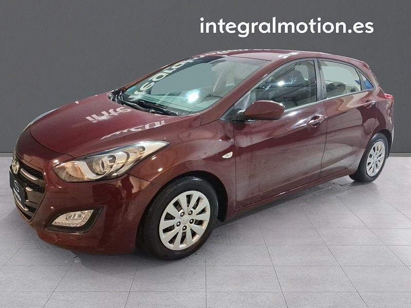 Rojo Usado 2016 Hyundai i30 Berlina | 9900 € (Un poco caro) - Imagen 1/4