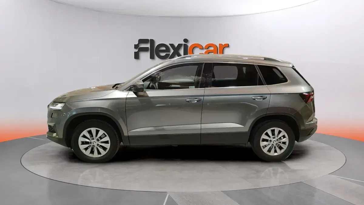 Usado Skoda Karoq 150 CV (110 kW) 2024 Gris SUV