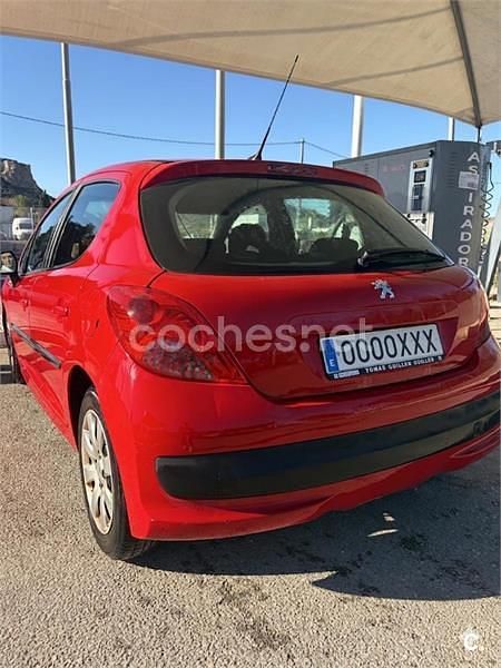 Usado Peugeot 207 90 CV (66 kW) 2007 Rojo Berlina