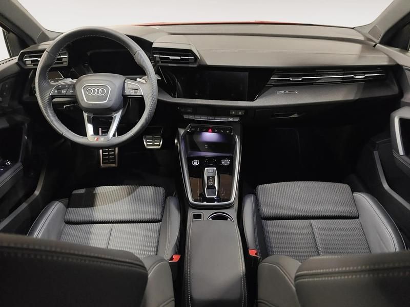Usado Audi A3 Sportback e-tron S-Line 110 CV (80 kW) 2025 Rojo Utilitario