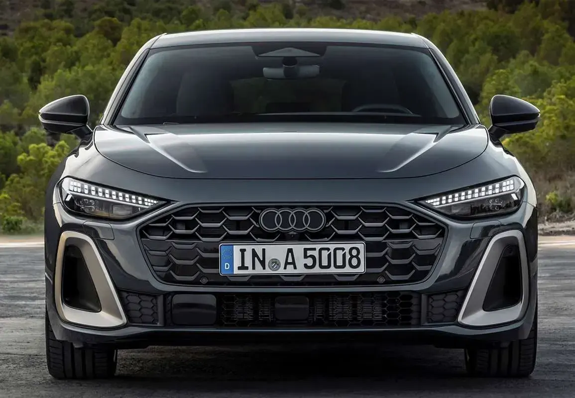 Usado Audi A5 204 CV (150 kW) 2025 Gris Berlina