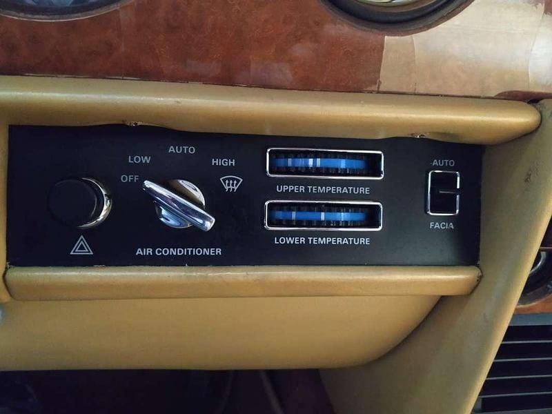 Usado Rolls Royce Silver Spirit 190 CV (139 kW) 1982 Marrón Berlina