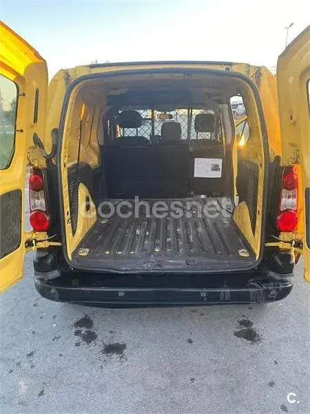 Usado Citroën Berlingo Live 100 CV (73 kW) 2018 Amarillo Monovolumen